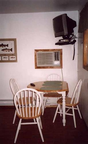 Willis Station: dining room and tv