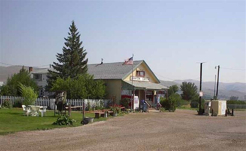Canyon Creek Country Store: exterior