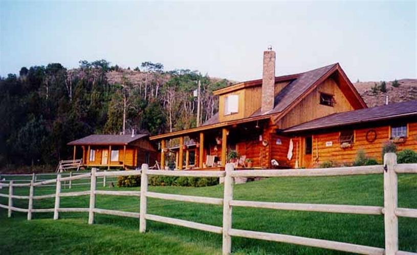 Moose Springs Ranch: Ranch house & cabin