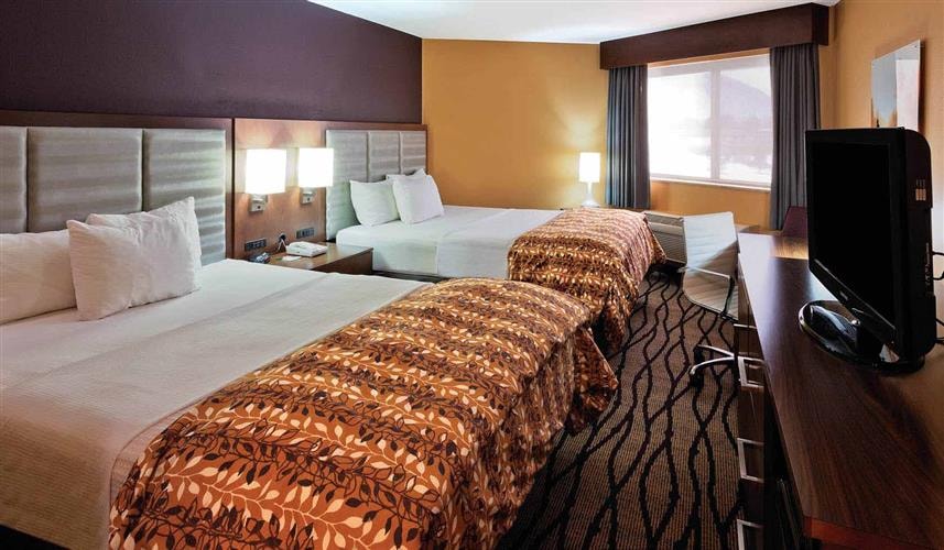 La Quinta Inn & Suites: 