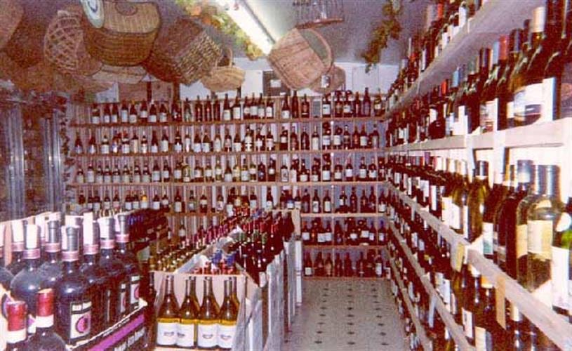 Front Street Market Eatery: Wine Room