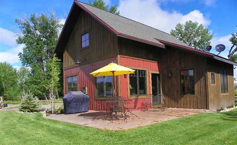 Liar's Lodge at Big Hole River Ranch: exterior