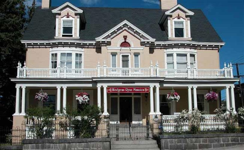 Hodgens Ryan Mansion: exterior