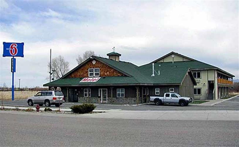 Motel 6: exterior