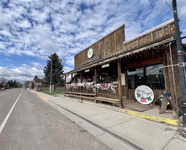 Lightning Bug Coffee Shop & Boutique: 