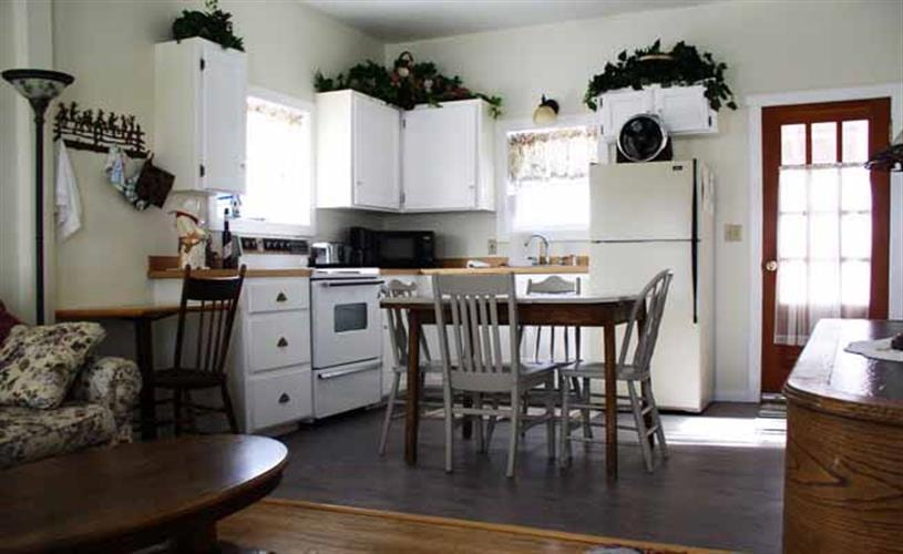 Wisdom Cabin: kitchen