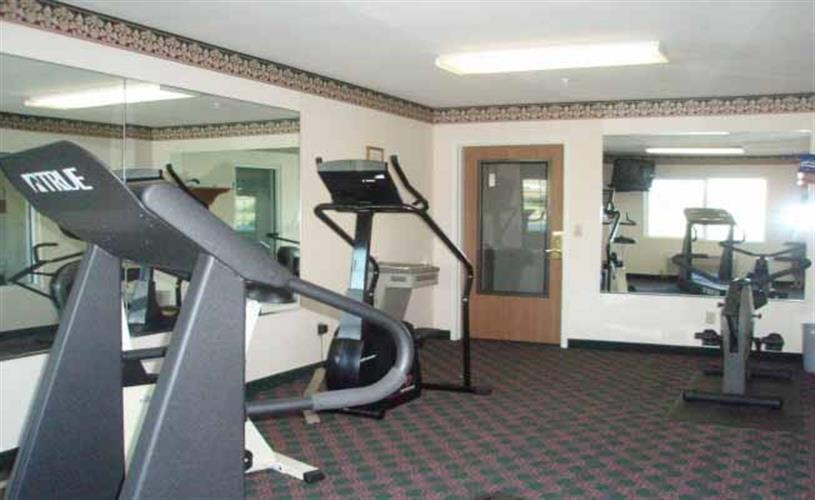FairBridge Inn Express: exercise room