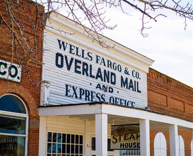 Wells Fargo Bar & Grill: 