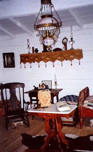 Pioneer Cabin: dining room