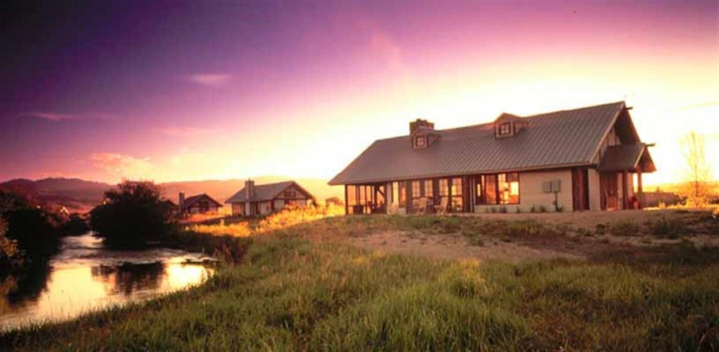 Ruby Springs Lodge: exterior of main lodge