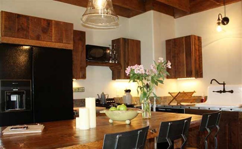 Liar's Lodge at Big Hole River Ranch: kitchen