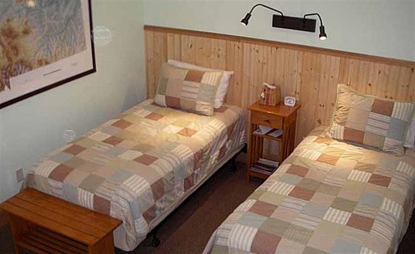 CrossCurrents Fly Shop Lodging: Fish Inn Motel