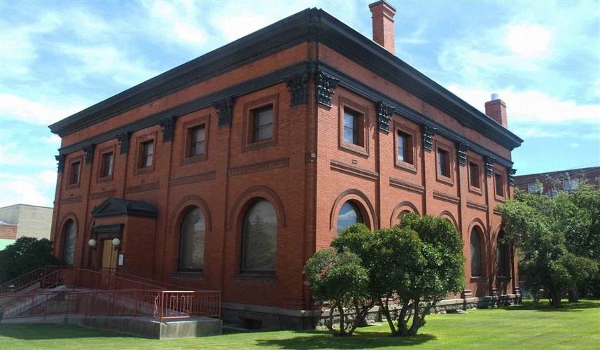 Hearst Free Library: 