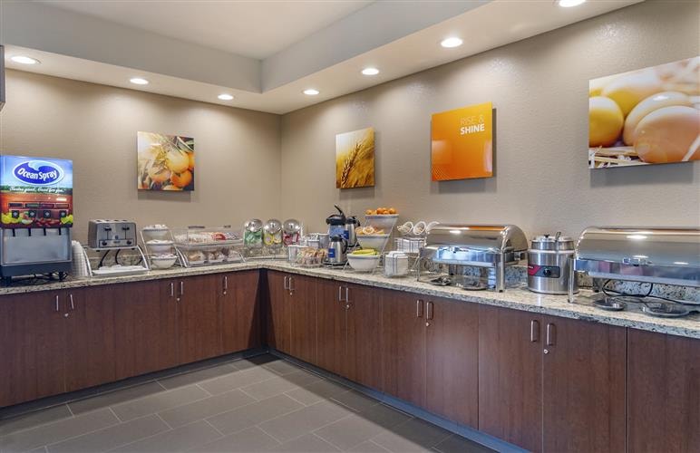 Comfort Suites Airport: 