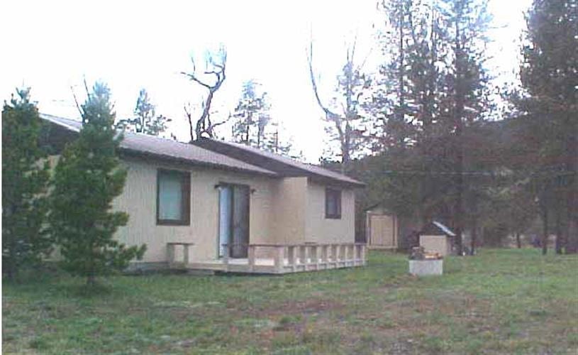 Blackfoot River Cabin: Front 2