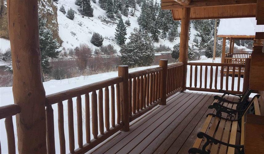 Big Hole River Cabins: 