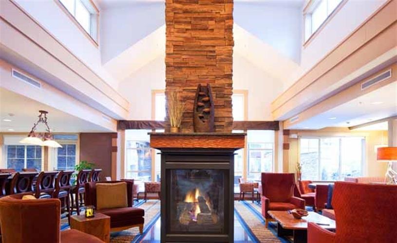 Residence Inn by Marriott: fireplace