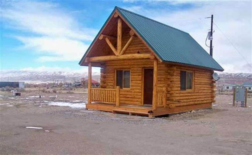 Elk Mountain Lodging: exterior