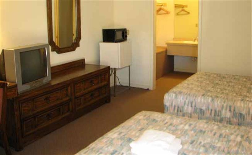 Motel 6: guest room with queen beds