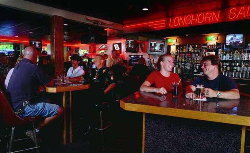 Howard Johnson by Wyndham Helena: Longhorn