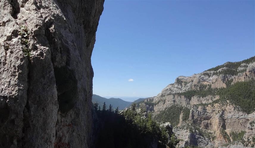 Refrigerator Canyon Trail: view into canyon