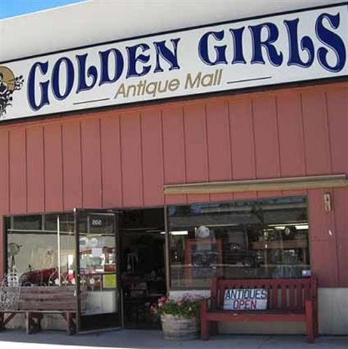 Golden Girls Antique Mall: exterior