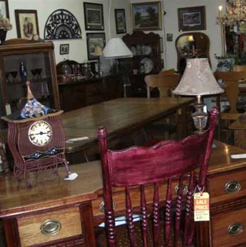 Golden Girls Antique Mall: furnishings