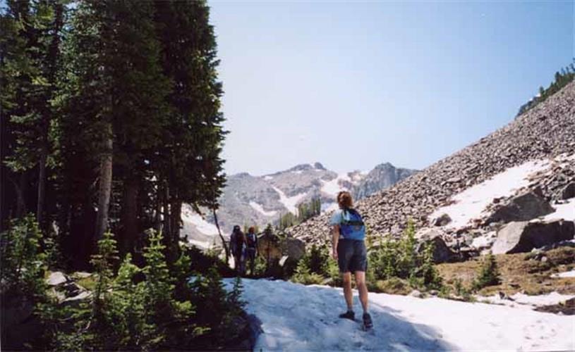 Lost Cabin Lake Trail: mountain cir surrounding Lost Cabin Lake