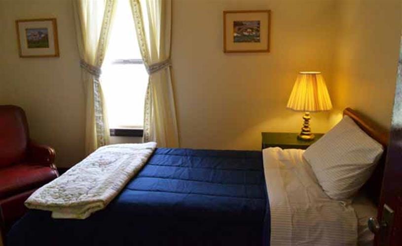 The Steffens Street House: bedroom