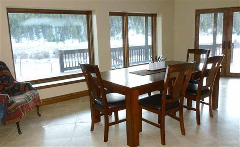 The River House: dining room