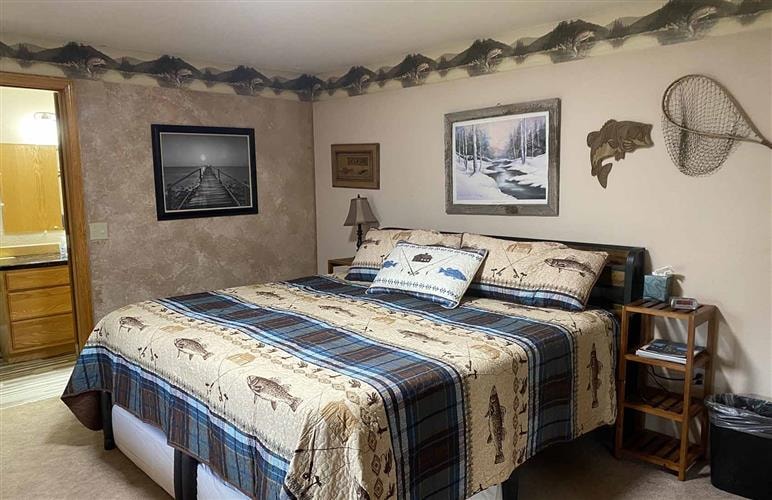 Montana's Wolf Creek Lodge: 