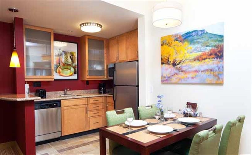 Residence Inn by Marriott: kitchen