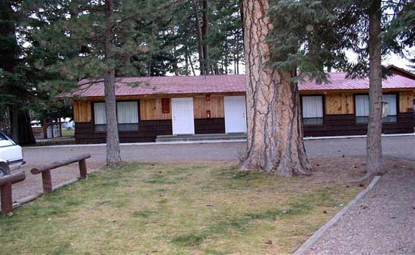 Leepers Ponderosa Motel: exterior