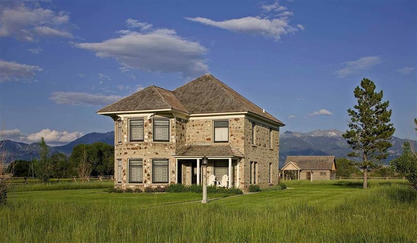 Historic Thextondale Homestead on the Madison: 