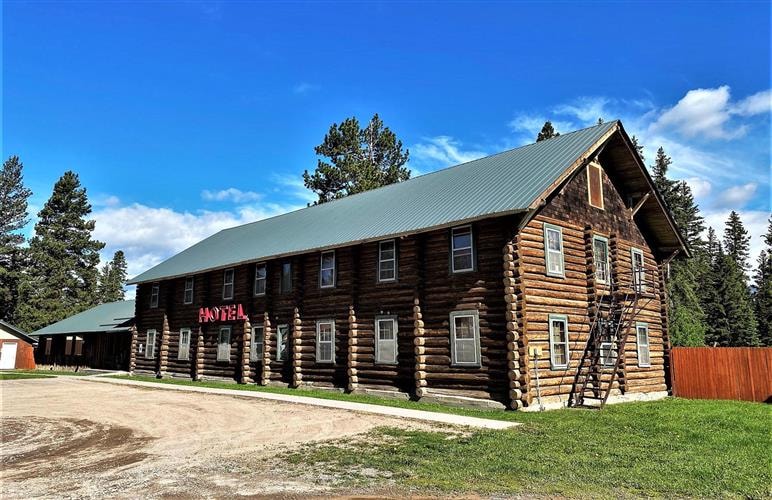 Lincoln Log Hotel: 