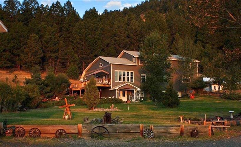 Iron Wheel Guest Ranch: 