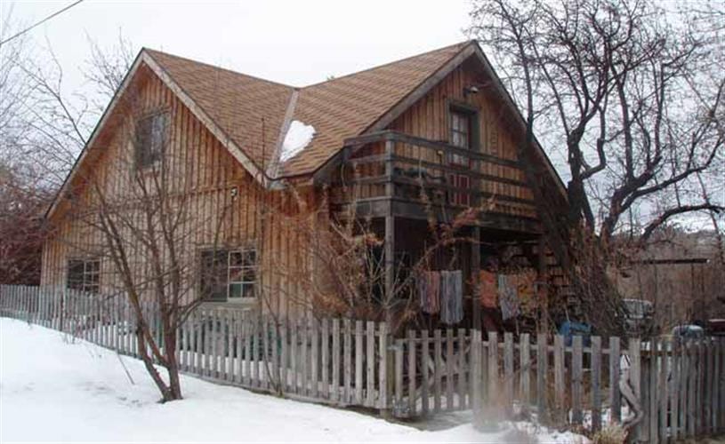 The Carriage House: exterior