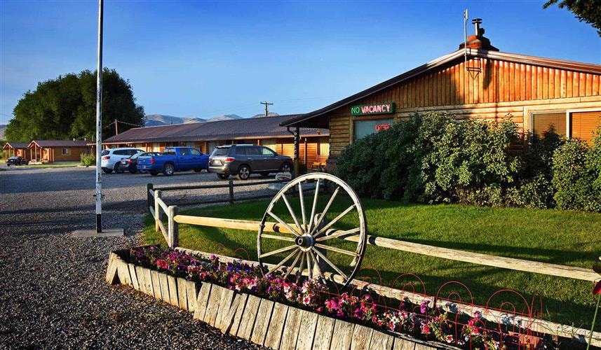 Sportsman Lodge Montana's Finest: 