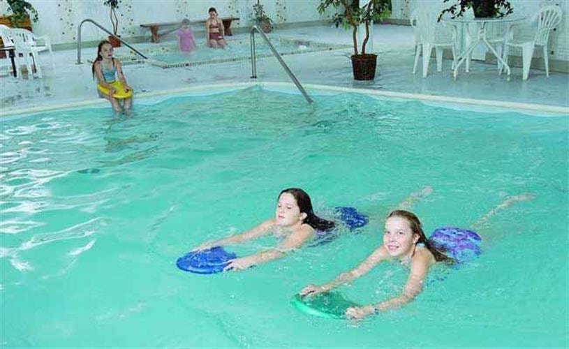 Howard Johnson by Wyndham Helena: pool