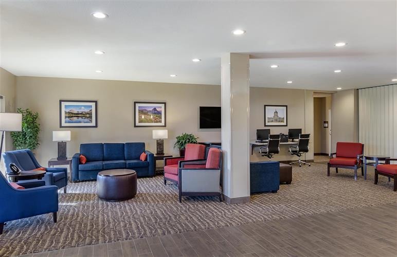 Comfort Suites Airport: 