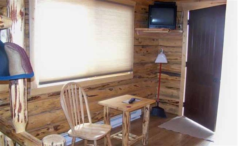 Elk Mountain Lodging: tv