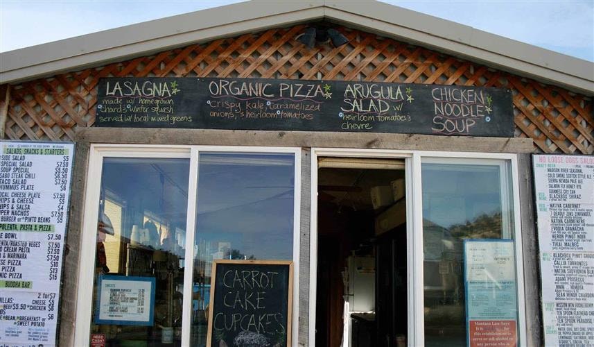 Norris Hot Springs 50 Mile Grill & No Loose Dogs Saloon: 