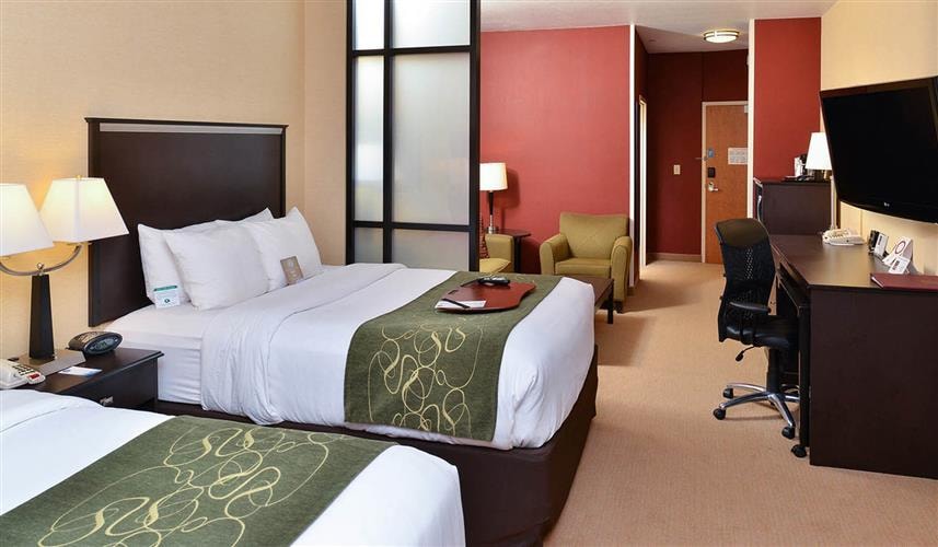 Comfort Suites Airport: 